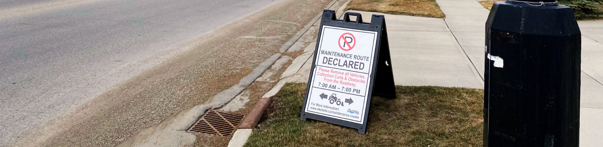 Parking ban signage on roadway