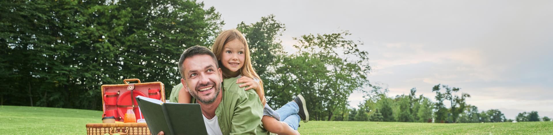 father daughter picnic in park
