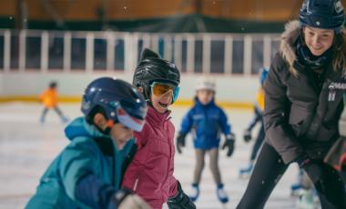 children learning to skate