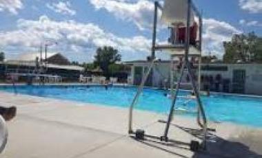 life guard chair beside outdoor pool 